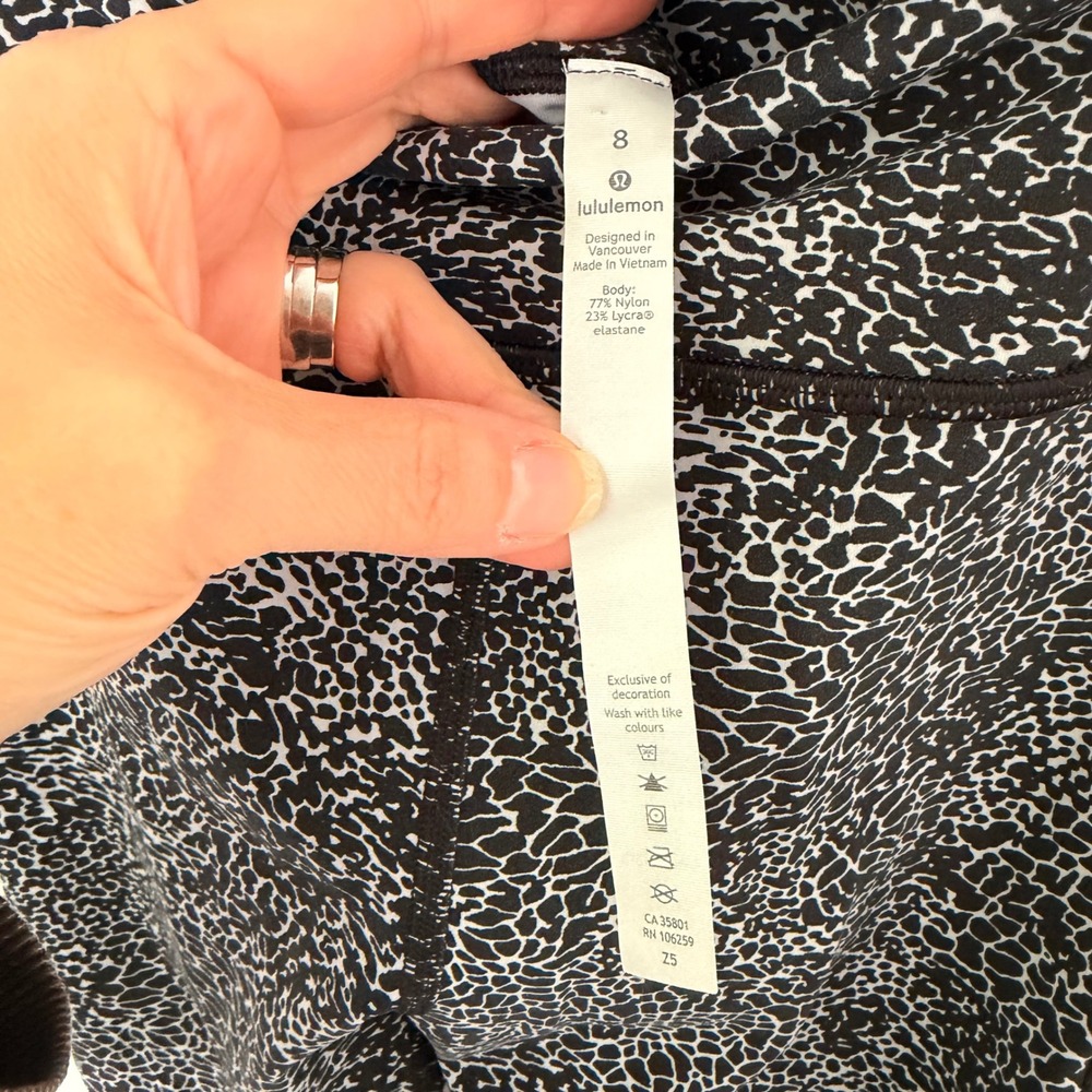 Lululemon In Movement Tight 25" Everluxe Leggings (8) Activewear Animal Print - Picture 8 of 14